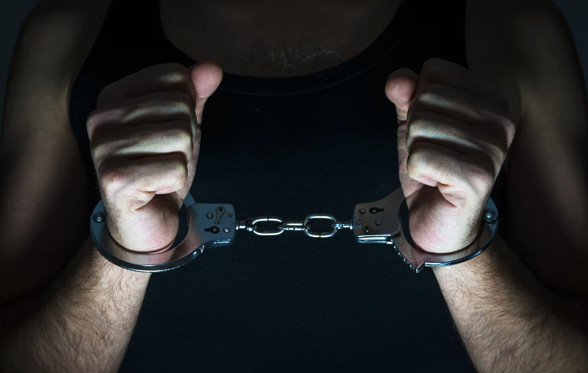 Oddział Prokuratury Krajowej w Rzeszowie skierował do Sądu Okręgowego w Świdnicy akt oskarżenia przeciwko dwóm osobom: 22–letniej kobiecie i 28–letniemu mężczyźnie. Są oni oskarżeni o zbrodnie zgwałcenia małoletnich oraz produkcję i rozpowszechnienie materiałów pornograficznych z udziałem dzieci.
