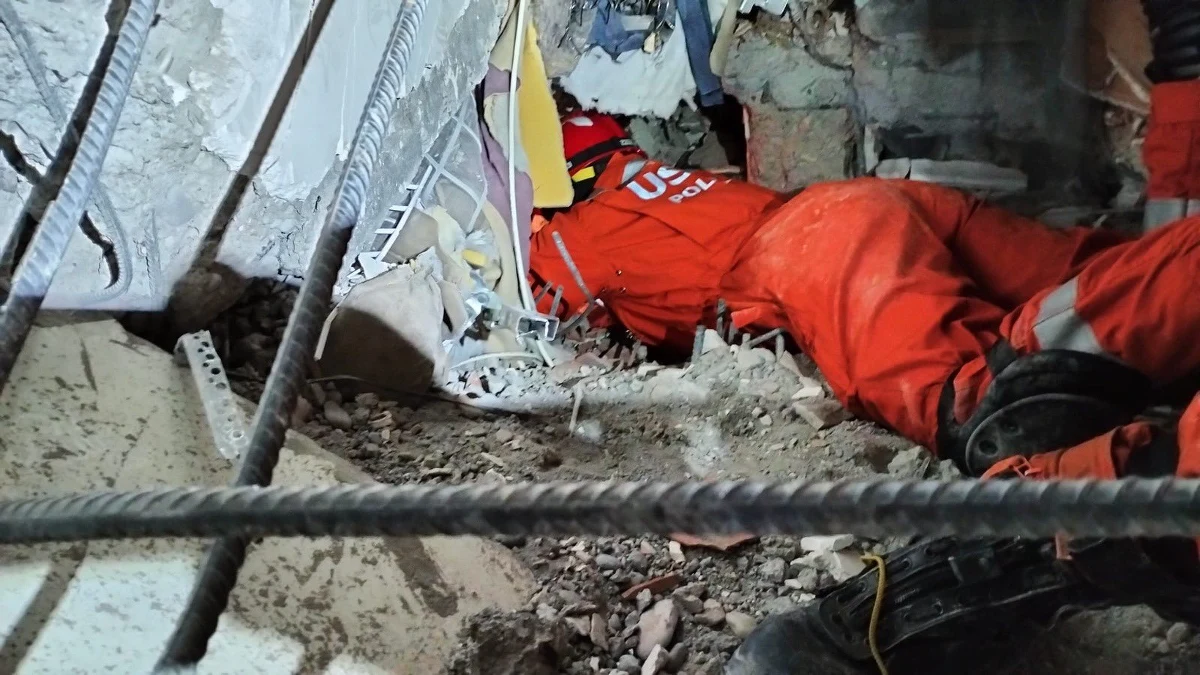 Polska grupa strażaków HUSAR, medycy oraz ratownicy górniczy, którzy przez ponad tydzień brali udział w akcji wydobywania z gruzów ofiar trzęsienia ziemi w Turcji, wracają dziś do kraju. Na terenach dotkniętych kataklizmem coraz większym wyzwaniem staje się udzielenie pomocy setkom tysięcy osób, które zostały bez dachu nad głową.