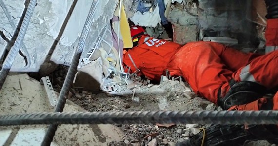 Polska grupa strażaków HUSAR, medycy oraz ratownicy górniczy, którzy przez ponad tydzień brali udział w akcji wydobywania z gruzów ofiar trzęsienia ziemi w Turcji, wracają dziś do kraju. Na terenach dotkniętych kataklizmem coraz większym wyzwaniem staje się udzielenie pomocy setkom tysięcy osób, które zostały bez dachu nad głową.