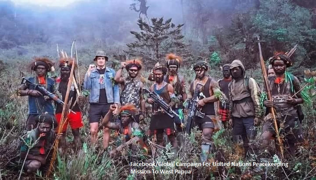 Separatyści z buntowniczego indonezyjskiego regionu Papua opublikowali zdjęcia, na których widać porwanego przez nich nowozelandzkiego pilota Philipa Mehrtensa. Bojownicy spalili samolot, którym mężczyzna przyleciał na lotnisko Paro. Zapewniają, że uwolnią pilota, gdy indonezyjski rząd uzna niepodległość Papuasów.