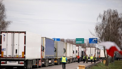 Przejście graniczne w Koroszczynie. Ile czekają kierowcy tirów?