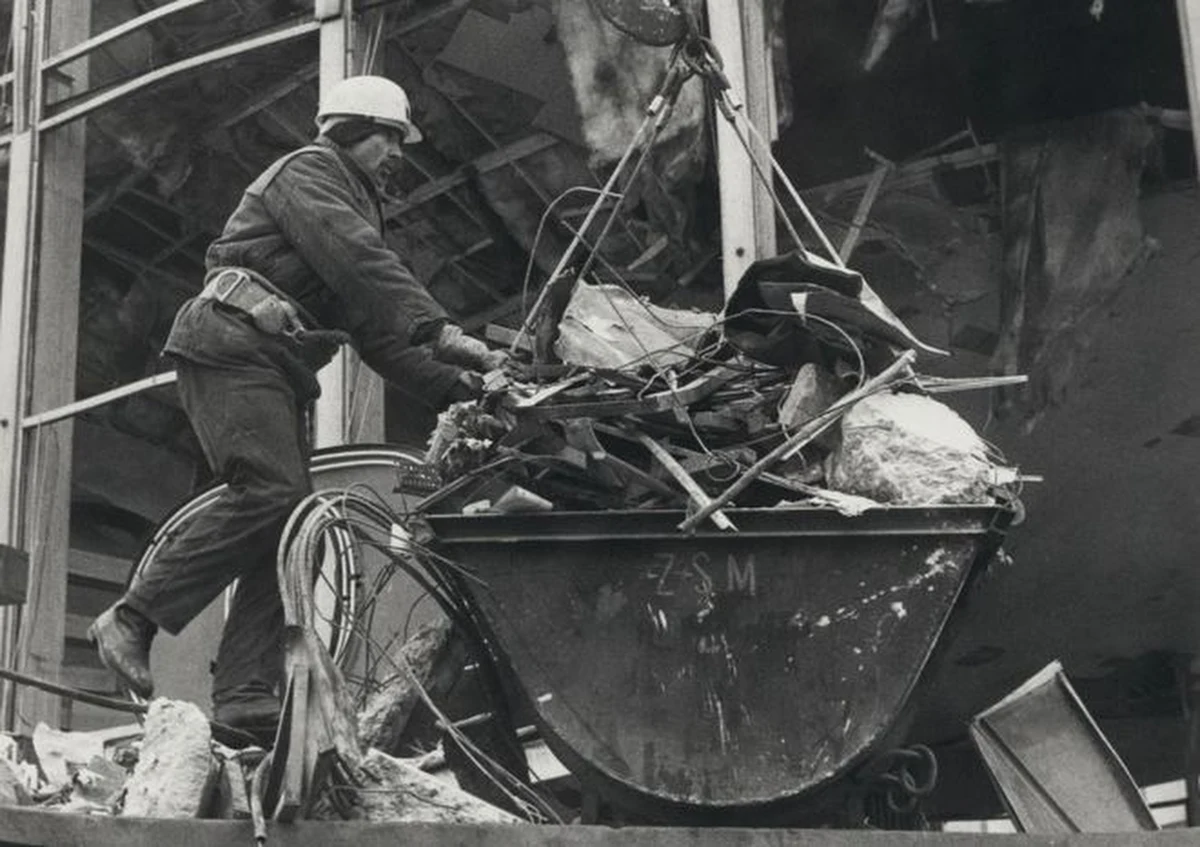 15 lutego 1979 roku o godzinie 12:37 doszło do eksplozji w Rotundzie PKO w centrum Warszawy. W katastrofie zginęło 49 osób, ponad sto było rannych, a budynek został zniszczony w 70 procentach.

