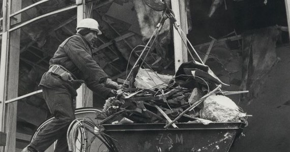 15 lutego 1979 roku o godzinie 12:37 doszło do eksplozji w Rotundzie PKO w centrum Warszawy. W katastrofie zginęło 49 osób, ponad sto było rannych, a budynek został zniszczony w 70 procentach.

