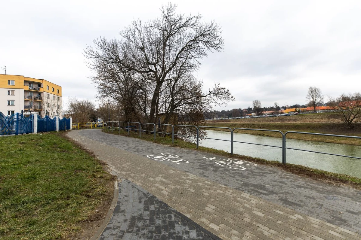 Sieć ścieżek rowerowych i terenów spacerowych nad rzeszowskim Wisłokiem zostanie rozbudowana. Jak informuje Urząd Miasta, nowy szlak powstanie na lewym brzegu rzeki.