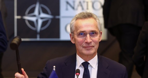 "Państwa członkowskie muszą zwiększyć wydatki na obronę" - powiedział na konferencji prasowej w kwaterze głównej NATO sekretarz generalny Sojuszu Jens Stoltenberg.