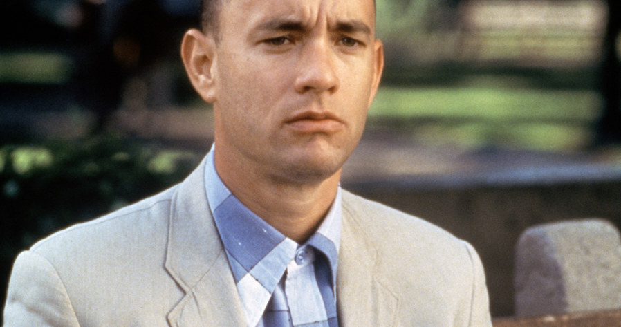 "Forrest Gump" przeszedł do klasyki kina. Podobnie jak stwierdzenie, że "życie jest jak pudełko czekoladek", które pada z ust głównego bohatera. Rzeczone pudełko czekoladek, będące rekwizytem wykorzystanym w trakcie kręcenia tej pamiętnej sceny, zostało właśnie sprzedane na aukcji za 25 tys. dolarów i trafiło do zbiorów Ripley's Believe It or Not!, sieci muzeów kolekcjonujących dziwne i nietypowe przedmioty.