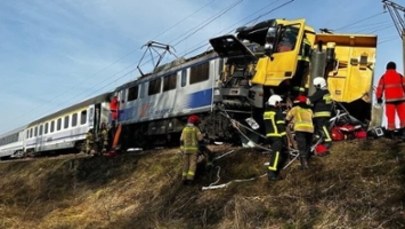 Wypadek na przejeździe w Tychowie. Są ranni