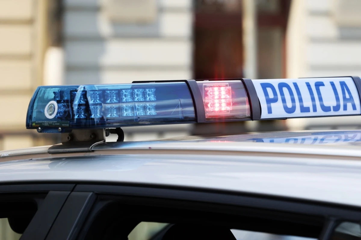 Policjanci z Radomska w Łódzkiem proszą o zgłaszanie wszystkich niepokojących sytuacji, gdy rodzice dowiedzieli się, że ich dziecko było nagabywane przez nieznanego mężczyznę. Ostatnio w okolicy Orzechowa 10-letni chłopiec słownie był zaczepiany przez obcego.