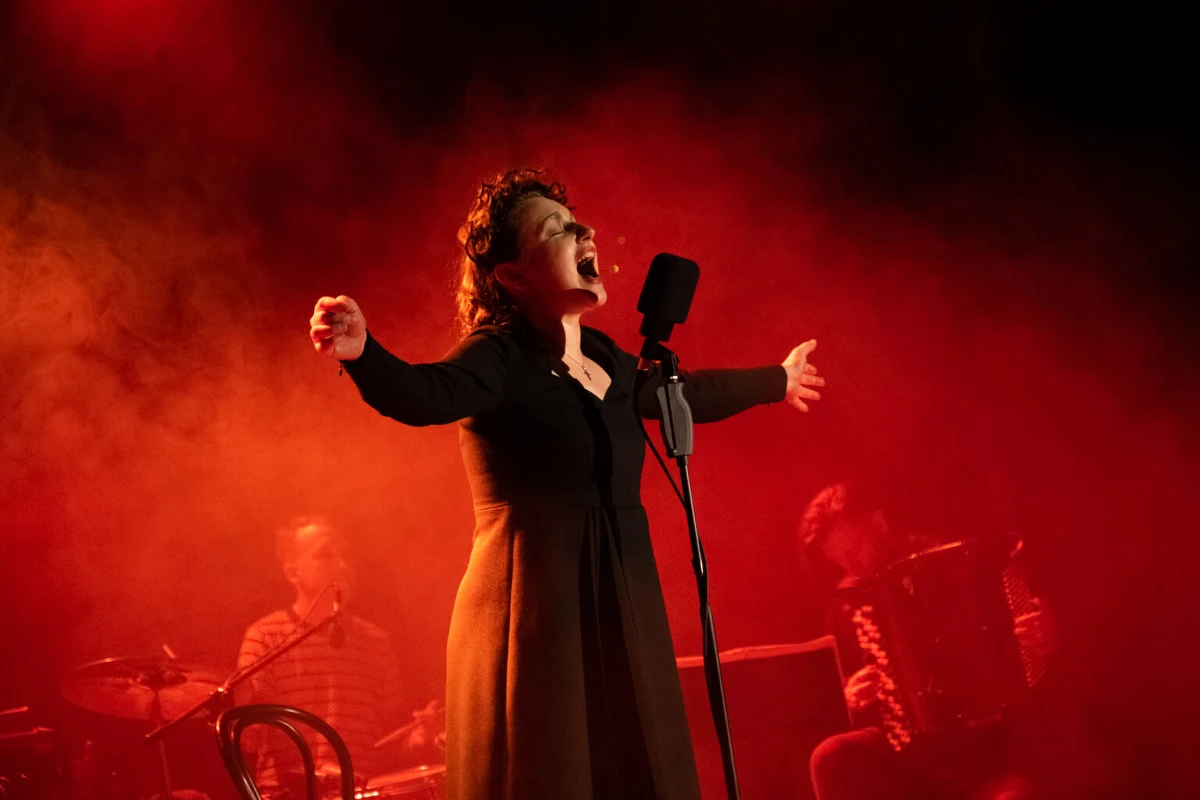  Edith, Kora i Kazik na jednym festiwalu – to marzenie spełni się na Off Północna, czyli wydarzeniu organizowanym przez Teatr Muzyczny w Łodzi. Festiwal zawsze zaskakuje różnorodnością muzycznych i teatralnych form. Taka też będzie siódma edycja wydarzenia, które odbędzie się w dniach 15-23 kwietnia w Teatrze Muzycznym w Łodzi. Właśnie ruszyła sprzedaż biletów.