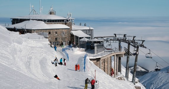 W Tatrach pogoda niemal jak w marcu. Świeci piękne słońce i na dodatek rano wystąpiła inwersja temperatury, co oznacza, że na szczycie Kasprowego Wierchu było o kilka stopni więcej niż w Zakopanem. 