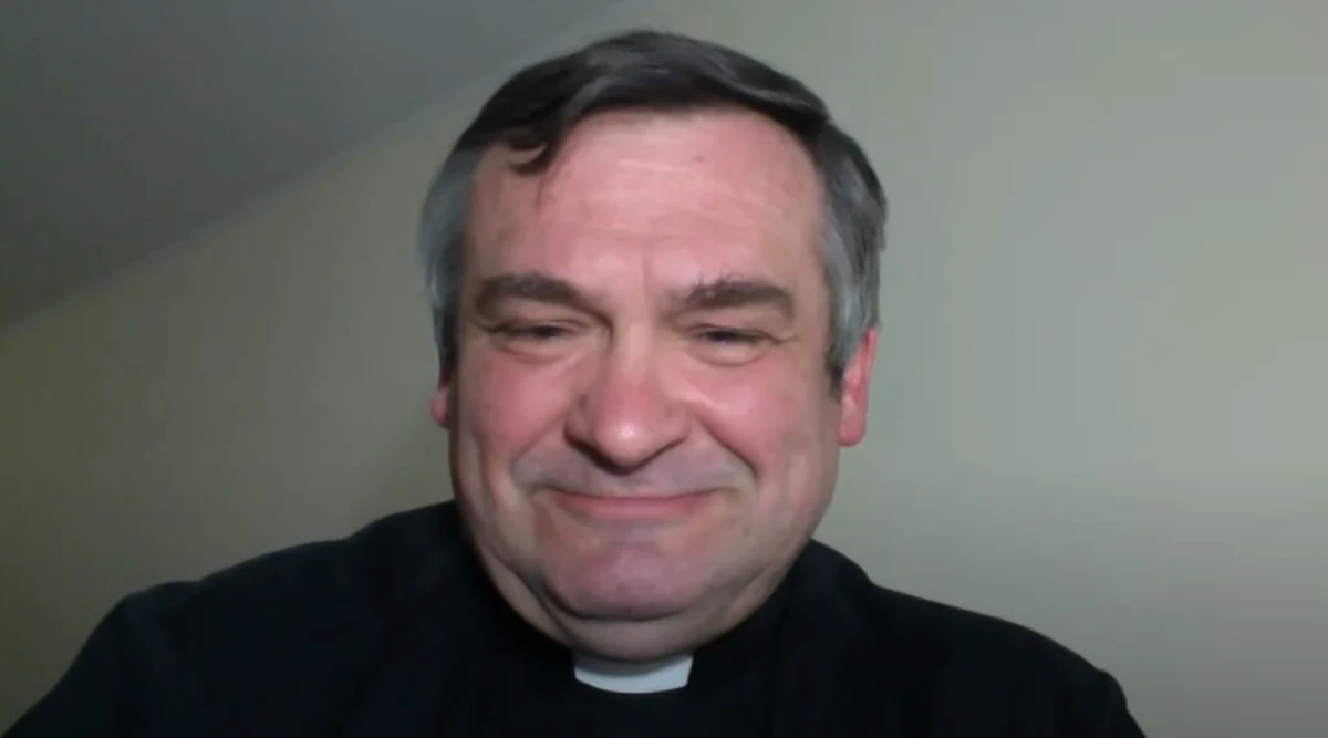 Kiedy wojna się zaczęła, wielu Ukraińców uważało, że skończy się ona szybko. Niedługo minie jednak rok od zaostrzenia konfliktu. "Nie widzę atmosfery optymistycznej, że jeszcze trochę, jeszcze kilka czołgów i ich pokonamy" - mówił w Popołudniowej rozmowie w RMF FM ks. Grzegorz Draus, proboszcz parafii św. Jana Pawła II w Sokolnikach pod Lwowem. "Mówił nam wolontariusz, że wszystko zależy od tej zbrojeniowej pomocy. Jeżeli ona będzie, to Ukraina się utrzyma" - dodał. Duchowny opisywał także, że u wielu Ukraińców, także mieszkających z dala od frontu, jest duży strach. "Pewne myślenie ludzi jest tak mocno wojną przeniknięte, że reagują lękliwie na możliwość bezpośredniego zaatakowania" - powiedział.