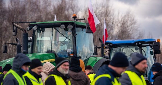 W Okopach na drodze krajowej numer 12 prowadzącej do przejścia granicznego w Dorohusku w czwartek o g. 10.00 rozpocznie się kolejny protest rolników. Zgodnie z deklaracjami organizatorów potrwa do piątku, do północy. Rolnicy sprzeciwiają się niekontrolowanemu napływowi do Polski ukraińskiego zboża.