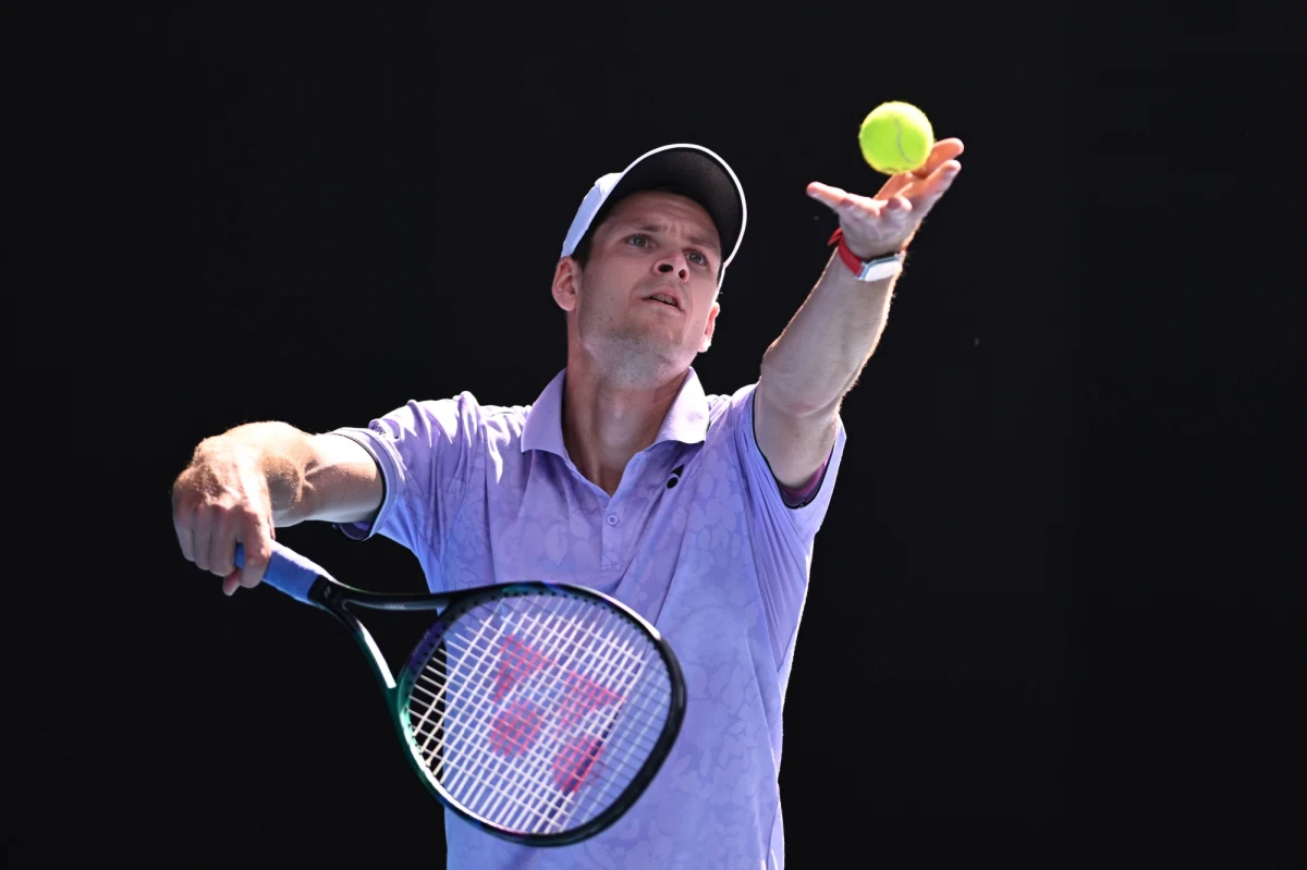 Rozstawiony z numerem piątym Hubert Hurkacz odpadł w drugiej rundzie halowego turnieju ATP na kortach twardych w Rotterdamie. Polski tenisista w dwóch setach przegrał z Bułgarem Grigorem Dimitrowem 6:7 (4-7), 6:7 (5-7).