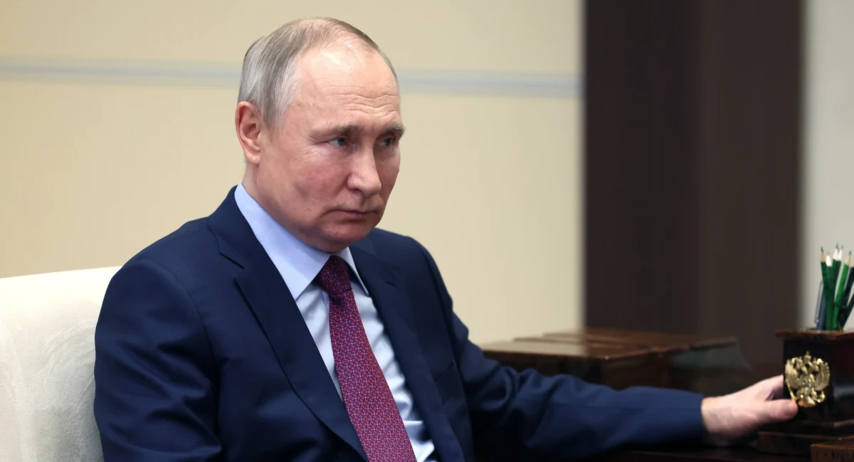 ​Na nadzwyczajnym posiedzeniu rosyjski parlament ma się w trybie pilnym zająć załataniem dziury budżetowej. W planach jest m.in. zwiększenie opodatkowania przemysłu naftowego, a także dalsza nacjonalizacja gospodarki. Jedna z ustaw umożliwi także przejęcie przez Rosję muzealnych kosztowności i archiwów z okupowanych terytoriów Ukrainy.