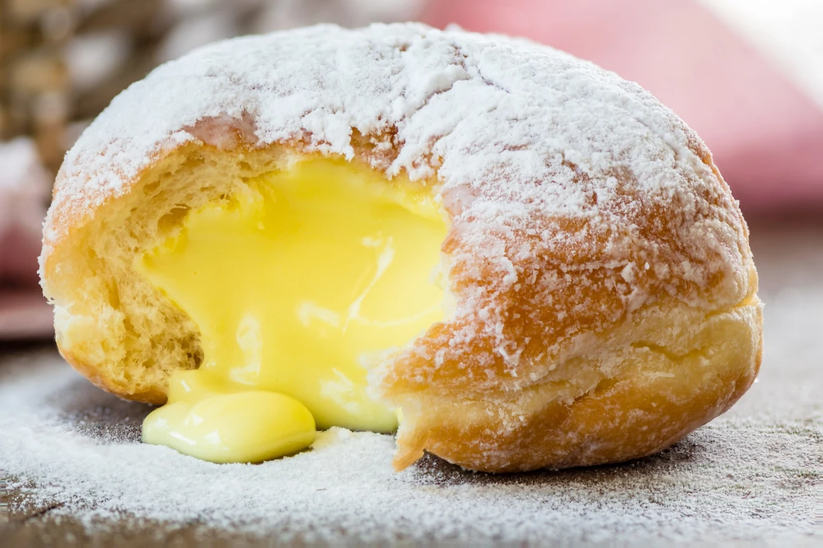 Styczniowa inflacja wyniosła 17,2 proc., ale pączki na tłusty czwartek podrożały znacznie bardziej – nawet o połowę. To wina przede wszystkim droższych ingrediencji - czytamy w dzisiejszym wydaniu "Rzeczpospolitej".