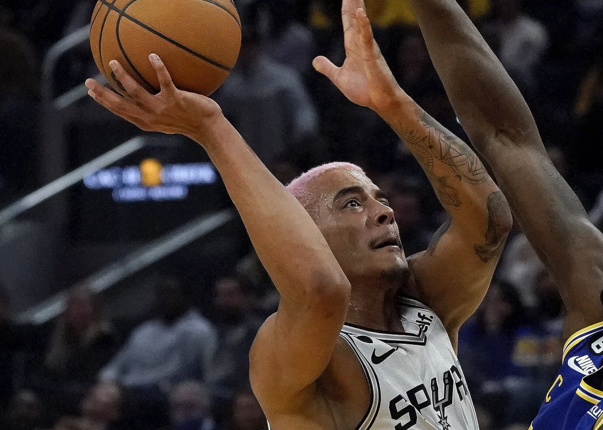 ​Drużyna San Antonio Spurs, której koszykarzem jest Jeremy Sochan, poniosła 14. z rzędu porażkę w lidze NBA, pobijając niechlubny klubowy rekord. Tym razem "Ostrogi" uległy Charlotte Hornets 110:120. Polak zdobył sześć punktów.