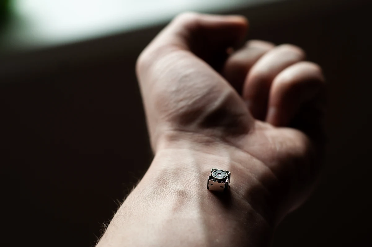 ​Policjanci z komisariatu Poznań Wilda zatrzymali mężczyznę, który podglądał kobiety w toaletach Urzędu Skarbowego w Poznaniu. 52-latek usłyszał zarzut naruszenia intymności. Grozi mu do pięciu lat więzienia.