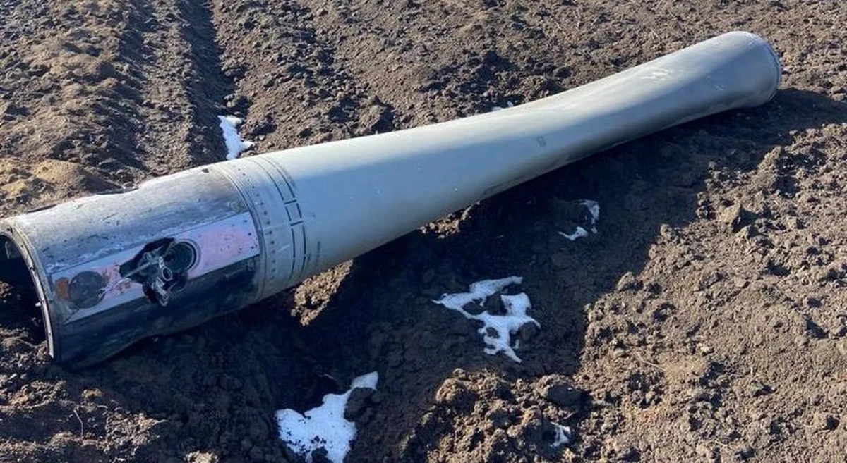 ​Mołdawska straż graniczna znalazła fragmenty rakiety w pobliżu wsi Larga na północy kraju, przy granicy z Ukrainą. MSW przekazało, że to już czwarty raz, gdy w wyniku wojny w sąsiedztwie pociski spadają na Mołdawię.