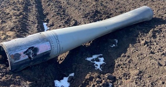 ​Mołdawska straż graniczna znalazła fragmenty rakiety w pobliżu wsi Larga na północy kraju, przy granicy z Ukrainą. MSW przekazało, że to już czwarty raz, gdy w wyniku wojny w sąsiedztwie pociski spadają na Mołdawię.