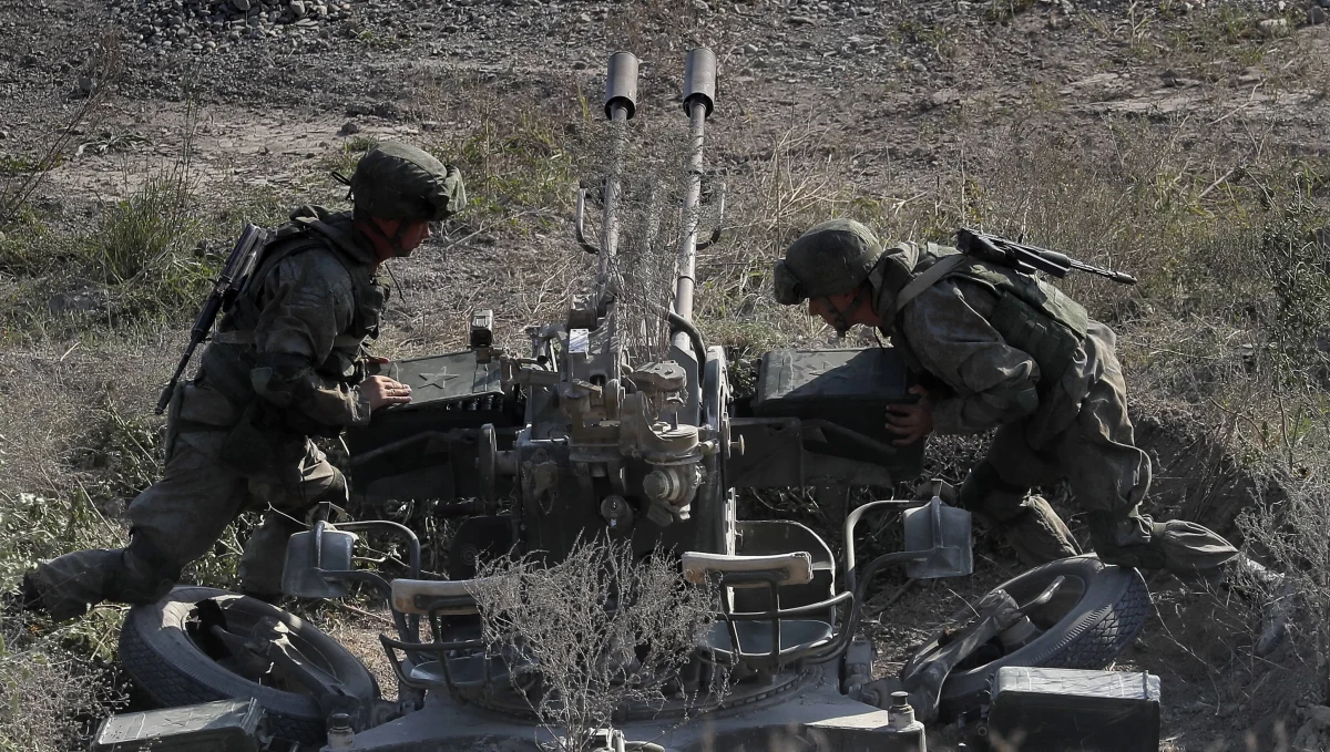 ​Założyciel najemniczej grupy Wagnera Jewgienij Prigożyn skrytykował rosyjskie dowództwo oraz ministerstwo obrona, przekonując, że brak sukcesów na froncie w Ukrainie to efekt "potwornej biurokracji wojskowej". Uważa, że gdyby zezwolono wagnerowcom na działania, to Rosjanie "już praliby skarpetki w Dnieprze".