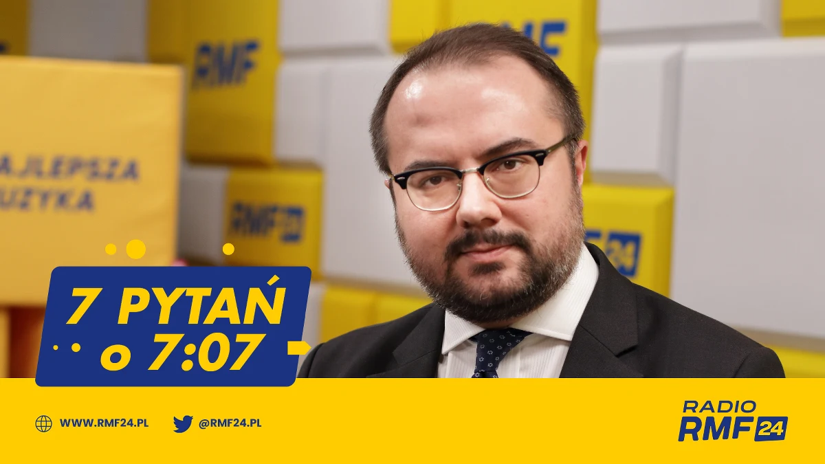 W czwartek prezydent Andrzej Duda mówił, że podczas wizyty Joe Bidena w Polsce, będzie przekonywał go do zwiększenia obecności amerykańskich żołnierzy i składowanego w Polsce sprzętu. Podobnego zdania jest gość Radia RMF24, wiceminister spraw zagranicznych Paweł Jabłoński. „Stałym, wciąż niezrealizowanym postulatem pozostaje to, co mówimy od szczytu NATO w Warszawie, czyli zwiększona stała obecność wojsk sojuszniczych w Polsce. To tu jest wschodnia flanka NATO i to tu powinny być skupione zdolności obronne Sojuszu” - mówił dzisiejszy gość rozmowy 7 pytań o 7:07.  Wiceszef MSZ pytany, czy podczas tej wizyty pojawi się także temat samolotów dla Ukrainy tłumaczył, że rozmowy o każdej możliwej broni defensywnej stale się toczą, a Polska „nie mówi ‘nie’ żadnej broni, która mogłaby pomóc Ukrainie”.