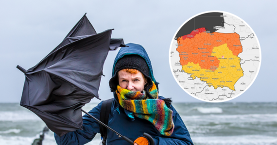 W piątek zachmurzenie będzie duże z nielicznymi większymi przejaśnieniami. Niemal w całym kraju mieszane opady, a w nocy porywy wiatru osiągną prędkość nawet do 125 km/h - poinformował dyżurny synoptyk Instytutu Meteorologii i Gospodarki Wodnej Michał Folwarski. Emilia Szewczak z IMGW dodaje, że jest małe prawdopodobieństwo wystąpienia trąb powietrznych w Polsce północnej oraz burz. Wieczorem zaczną obowiązywać ostrzeżenia przed silnym wiatrem dla całego kraju.