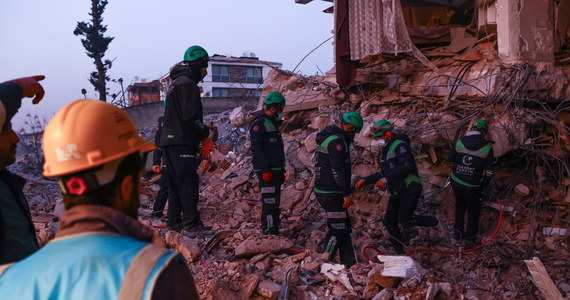 26-letni Mehmet Ali Şakiroğlu i 34-letni Mustafa Avcı po 261 godzinach zostali wyciągnięci żywi spod gruzów budynku w mieście Antiochia w tureckiej prowincji Hatay. To kolejny cud w zdewastowanym przez trzęsienia ziemi regionie - w 11. dniu od kataklizmu udało się uratować łącznie pięć osób.