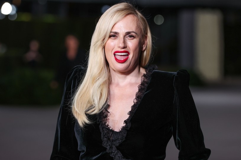 Rebel Wilson od lat błyszczy na wielkim ekranie. Widzowie znają ją z takich hitów jak "Pitch Perfect", "Oszustki" czy "Powrót do liceum". Życie aktorki to pasmo dramatów. Przez większość kariery była kojarzona ze swojej nadwagi. Niedawno wyznała, że była dwukrotnie molestowana i przeżyła poronienie. 