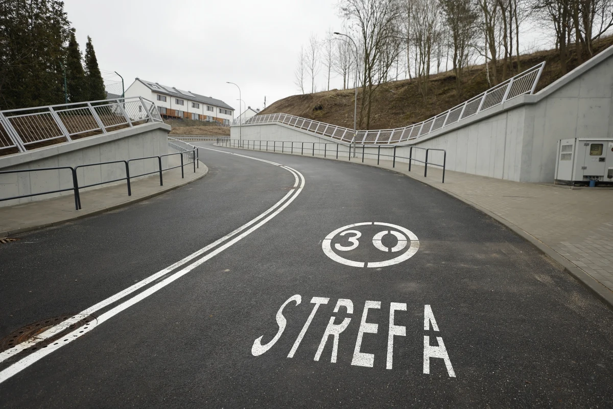 Nowa Olchowa to kolejny łącznik, który powstał w południowej części Gdańska. Od piątku, 17 lutego, mieszkańcy mogą już korzystać z nowej drogi, która łączy ulicę Cedrową z Kartuską. 