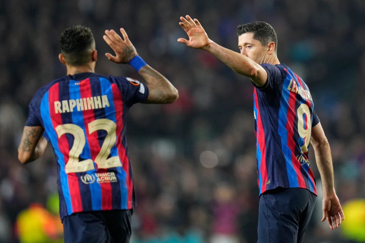 To nie będzie weekend piłkarskich hitów w Europie, ale emocji nie powinno zabraknąć. Barcelona Roberta Lewandowskiego zagra z Cadiz. Choć Duma Katalonii będzie faworytem, to należy pamiętać, że Cadiz jest jednym z najbardziej niewygodnych rywali w La Liga. W Anglii natomiast będziemy przyglądać się starciu nowego lidera Premier League, którym został w tym tygodniu Manchester City.