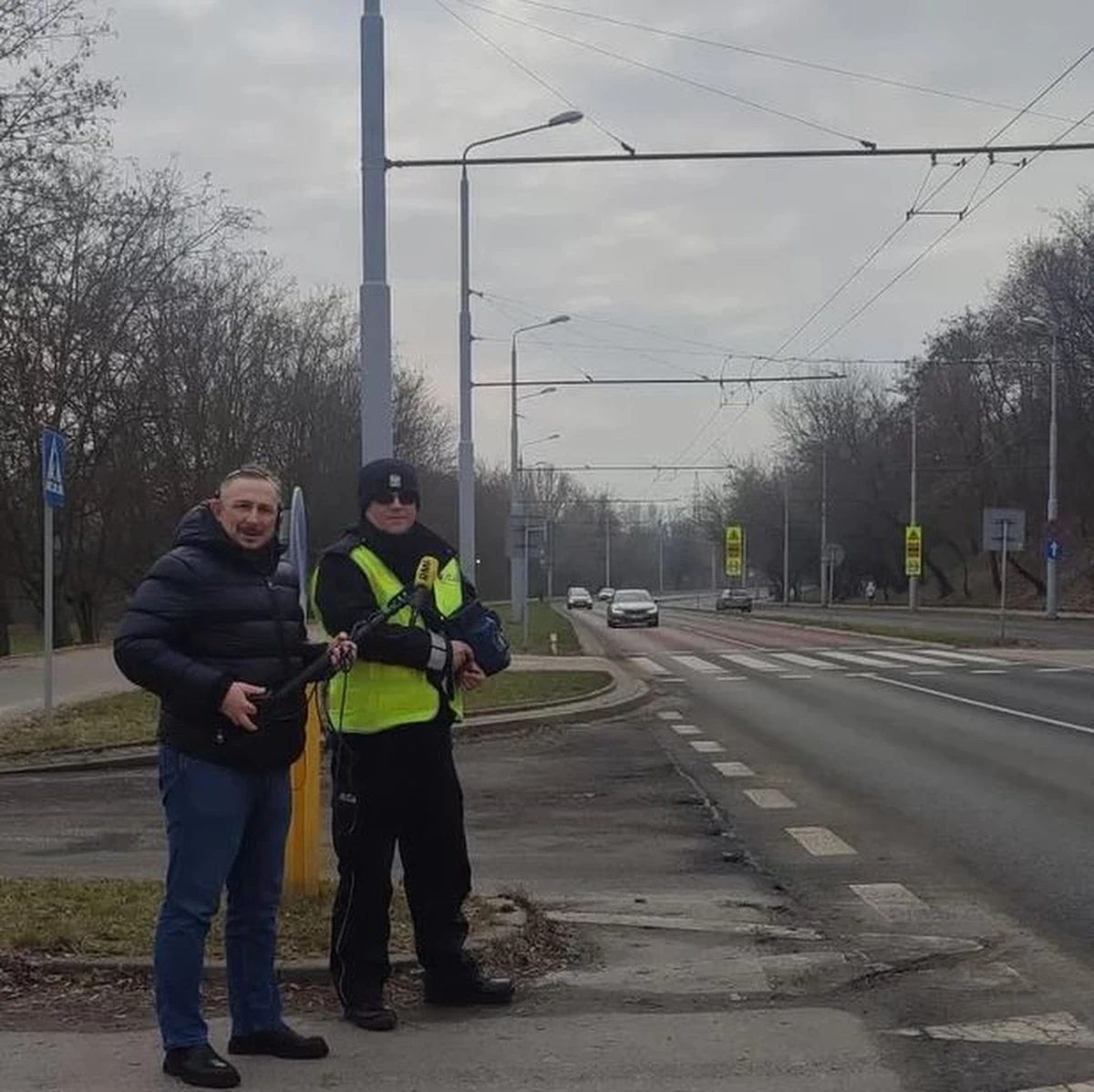 ​Uwaga kierowcy dzisiaj w okolicach przejść dla pieszych spotkacie więcej patroli drogówki i na co dzień. Trwa akcja "Niechronieni uczestnicy ruchu". Policjanci kontrolują ustępowanie pieszym pierwszeństwa, ale i prędkość w okolicach przejść dla pieszych.