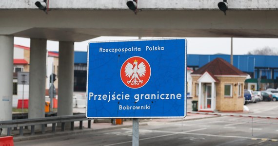 ​Polski chargé d’affaires na Białorusi został wezwany do tamtejszego resortu spraw zagranicznych. Przekazano mu, że decyzja o jednostronnym zamknięciu ruchu na przejściu granicznym w Bobrownikach jest "nieludzka" i w związku z tym Mińsk wprowadził własne ograniczenia. MSWiA zapowiada odpowiedź na działania reżimu Łukaszenki. 