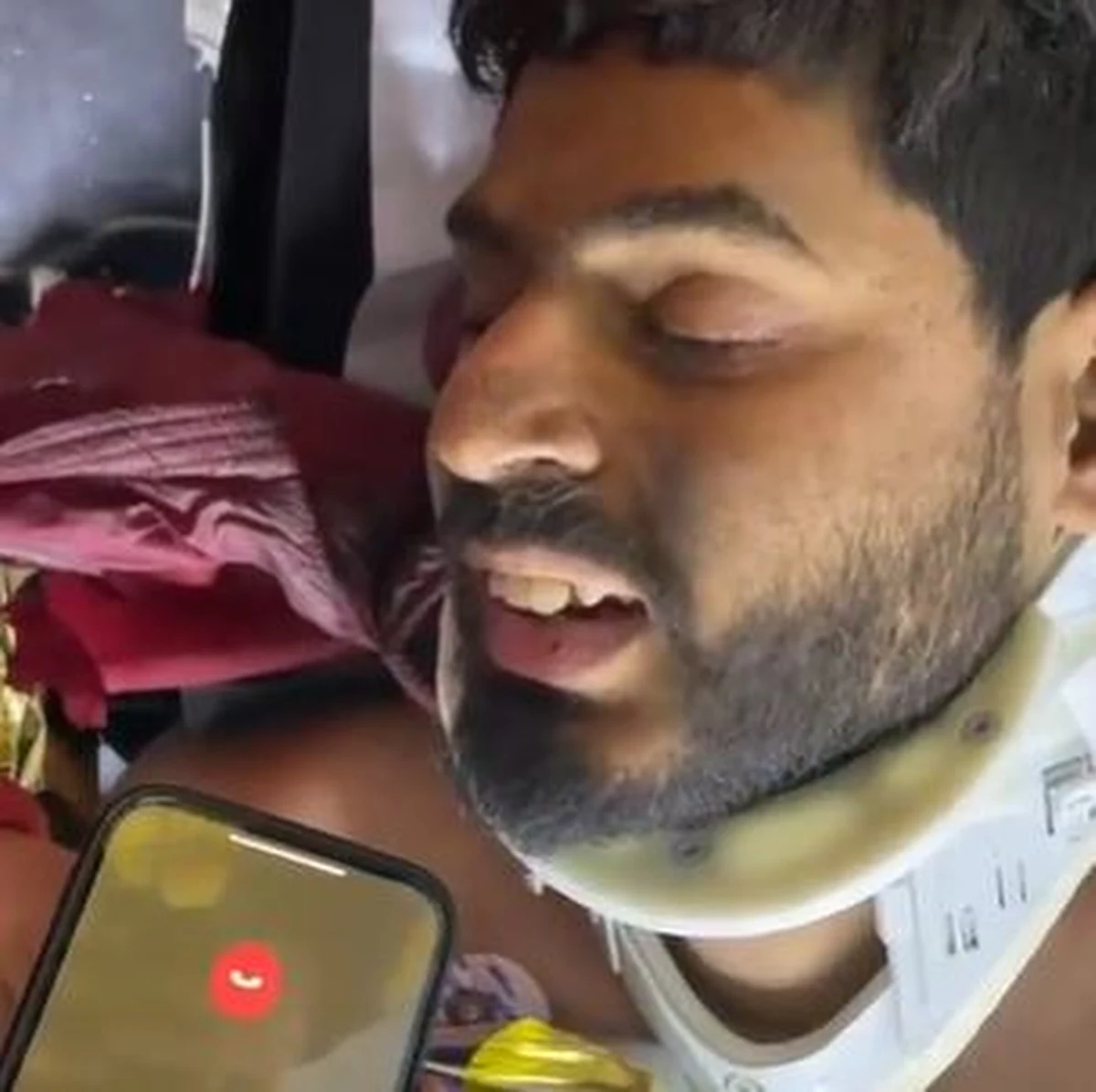 "Co z mamą i innymi?" - to pierwsze pytanie, zadane do telefonu przez mężczyznę, transportowanego na noszach. Po chwili oddycha z ulgą, kiedy dociera do niego odpowiedź: "Wszyscy mają się dobrze. Czekają na ciebie". Taką scenę opisuję CNN, relacjonując wyciągnięcie spod gruzów zawalonego budynku 33-letniego Mustafy Avci. Mężczyzna został uratowany w Hatay 261 godzin po tragicznym trzęsieniu ziemi, jakie 6 lutego nawiedziło Turcję i sąsiednią Syrię. 