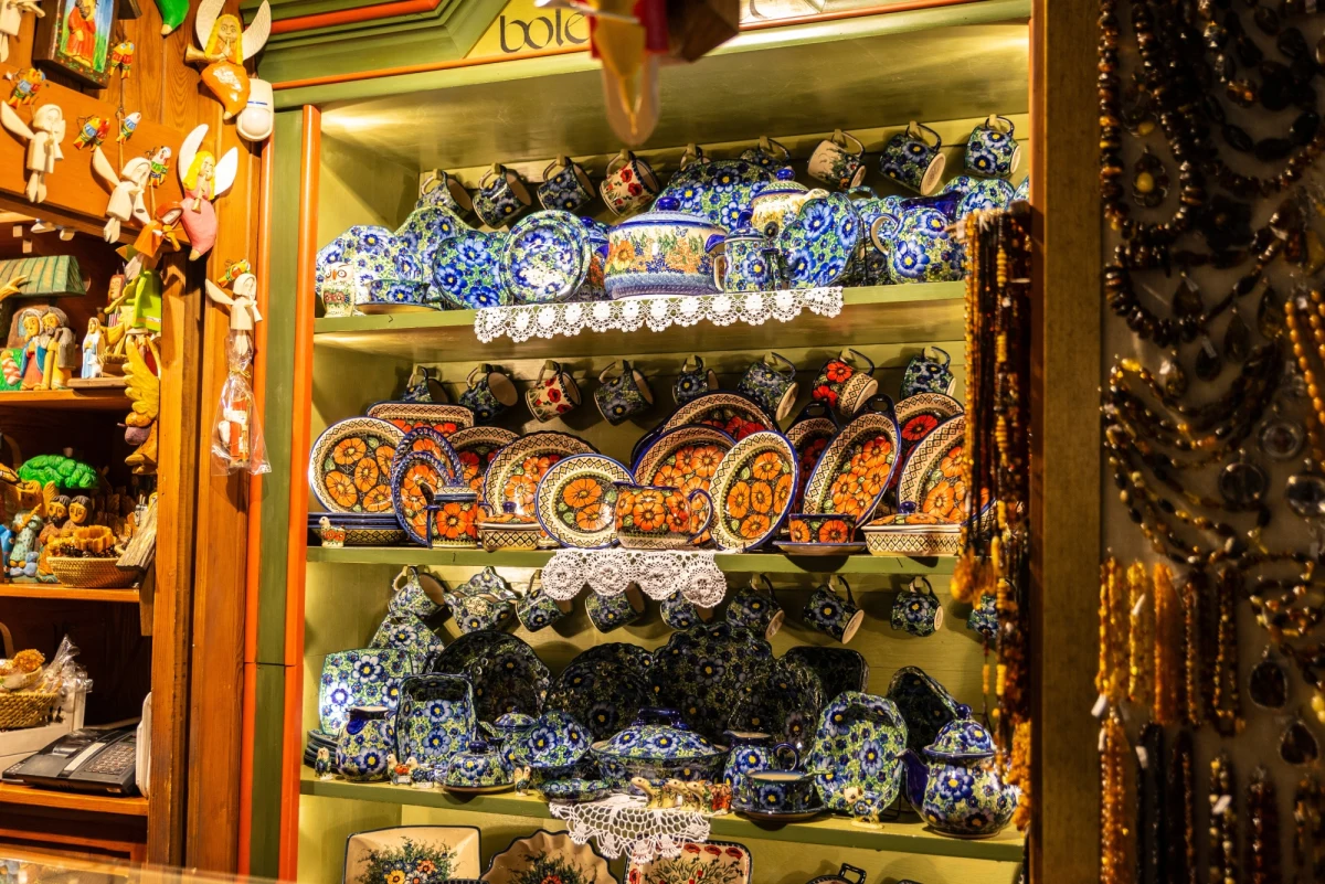 28 lutego Zarząd Budynków Komunalnych w Krakowie przeprowadzi aukcję na wynajęcie jednego z kramów w  Sukiennicach. Jak przekonują urzędnicy, to okazja na pozyskanie punktu handlowego w wyjątkowym miejscu, tłumnie odwiedzanym przez turystów.

