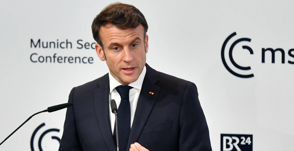 Bezwzględnie musimy wzmocnić nasze wsparcie dla Ukrainy i pomóc jej przeprowadzić kontrofensywę przeciwko Rosji - powiedział w piątek prezydent Francji Emmanuel Macron na Konferencji Bezpieczeństwa w Monachium. Podkreślił, że obecnie "to nie jest czas" na rozmowy z Rosją. 