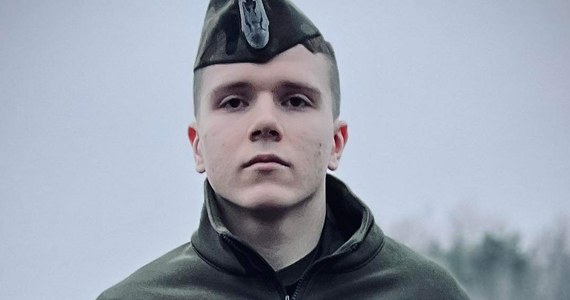 Policja i żandarmeria poszukują w okolicach Dęblina 21-letniego Kordiana Świstka (21 l.). Jak informuje "Fakt", to żołnierz miejscowej jednostki wojskowej.