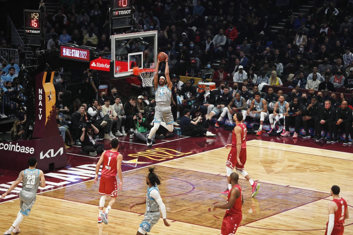 Weekend 17-19 lutego 2023 roku to dla fanów koszykówki jeden z najważniejszych okresów w całym sezonie NBA. Przez trzy dni śledzą oni poczynania swoich ulubieńców w ramach Weekendu Gwiazd, który w tym roku odbywa się w Salt Lake City w stanie Utah. Zapytaliśmy ekspertów, jak zapatrują się na tegoroczną edycję. 