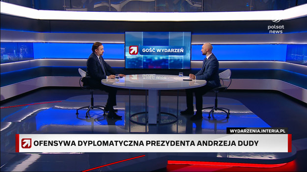 Paweł Szrot w programie "Gość Wydarzeń" odniósł się do stanowiska Andrzeja Dudy w kwestii przekazania Ukrainie samolotów F-16.- Pan prezydent, jeśli chodzi o postulat przekazania przez Polskę samolotów F-16, wypowiadał się bardzo ostrożnie, wskazując na to, że nie mamy ich za dużo, że inne kraje mają więcej, że byłoby to niekorzystne z punktu widzenia zdolności obrony Polski.Jak wskazał Szrot w rozmowie z Marcinem Fijołkiem, zdaniem prezydenta "powinna to być decyzja sojusznicza", podobnie jak było w przypadku decyzji o przekazaniu Ukrainie nowoczesnych czołgów.Szef Gabinetu Prezydenta RP podkreślił w programie "Gość Wydarzeń", że jeśli chodzi o samoloty możliwości Polski nie są tak duże jak w przypadku czołgów, jednak gdyby powstała koalicja sojusznicza, Polska dołączy do nie "na miarę swoich możliwości i z poszanowaniem swojego bezpieczeństwa i swojej obronności".