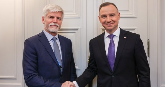 ​Prezydent Andrzej Duda spotkał się w Monachium z prezydentem elektem Czech Peterem Pavlem. Rozmowa dotyczyła m.in. priorytetów bezpieczeństwa i wspólnej wizji NATO - poinformowała w sobotę KPRP.