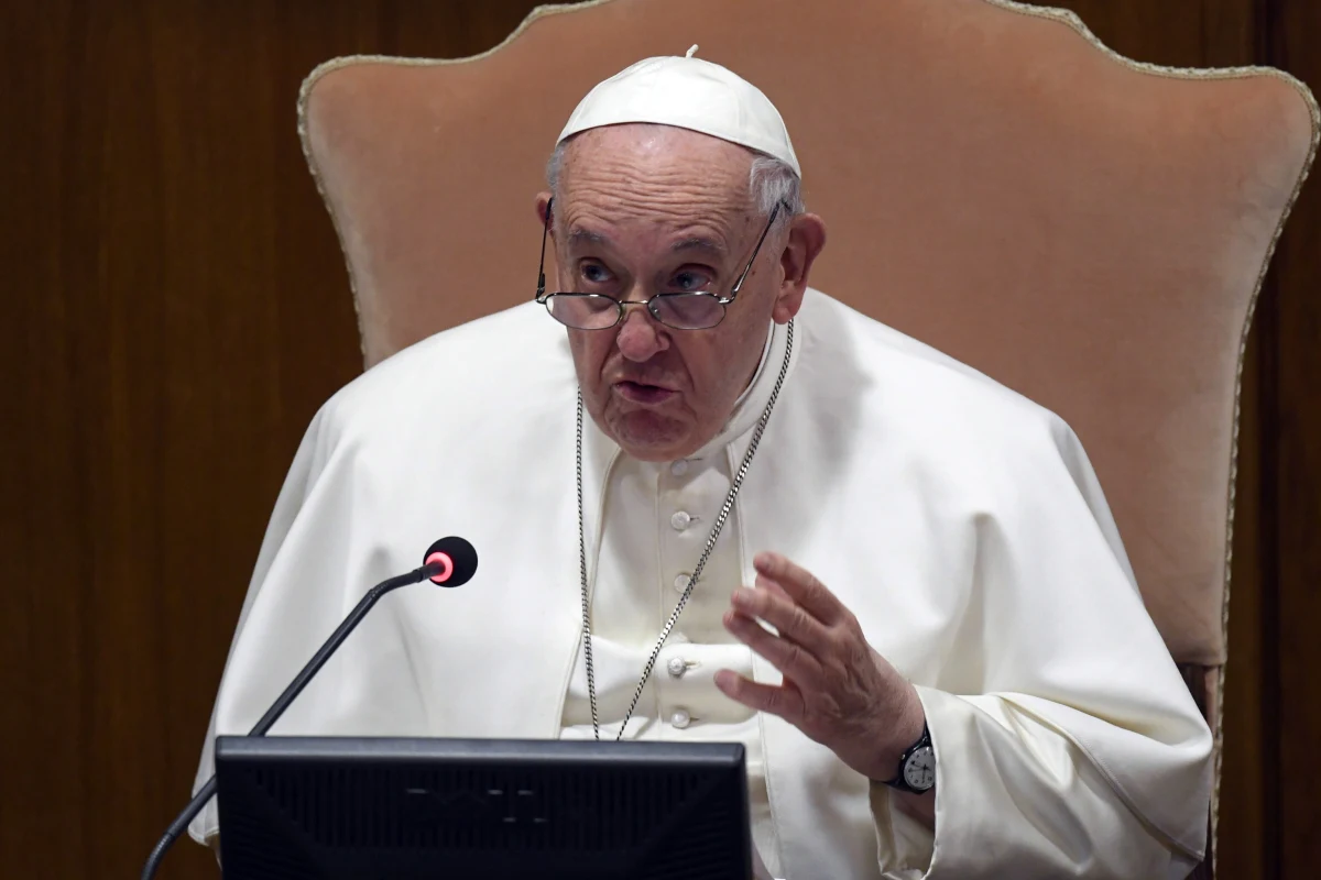 "Ideologia w Kościele - to zaraza"- powiedział papież Franciszek. Wyraził opinię, że "najgorszą rzeczą jest klerykalizm". "Trzeba go przepędzić" - dodał podczas audiencji dla uczestników międzynarodowej konferencji pod hasłem: "Pasterze i wierni świeccy wezwani, by podążać razem".