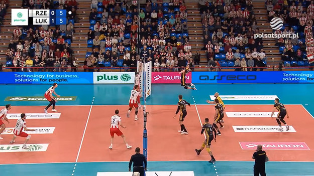 Skrót meczu 25. kolejki PlusLigi Asseco Resovia Rzeszów - Luk Lublin 3:1 (22:25, 29:27, 25:18, 25:17).

