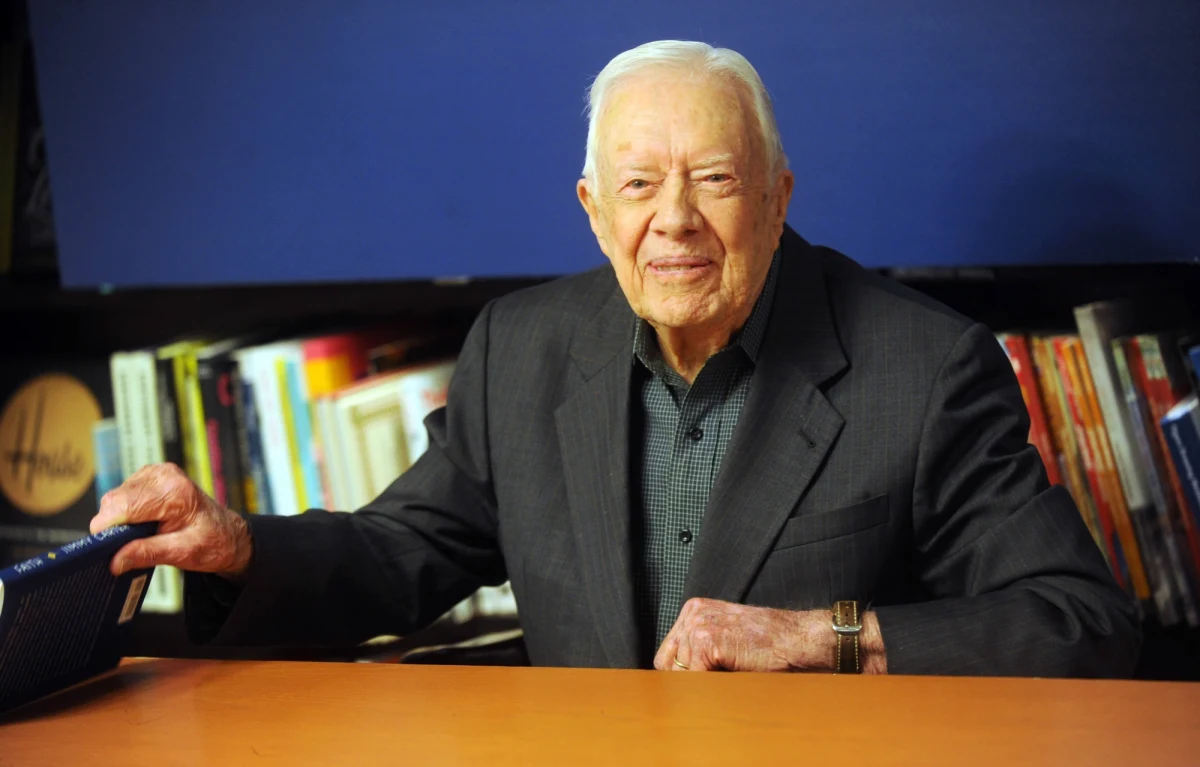 Były prezydent Stanów Zjednoczonych Jimmy Carter zdecydował się na opiekę hospicyjną i spędzenie pozostałego mu czasu w domu z rodziną, zamiast podjęcia kolejnego etapu leczenia. 98-latek od 2015 roku cierpi na różne problemy zdrowotne.