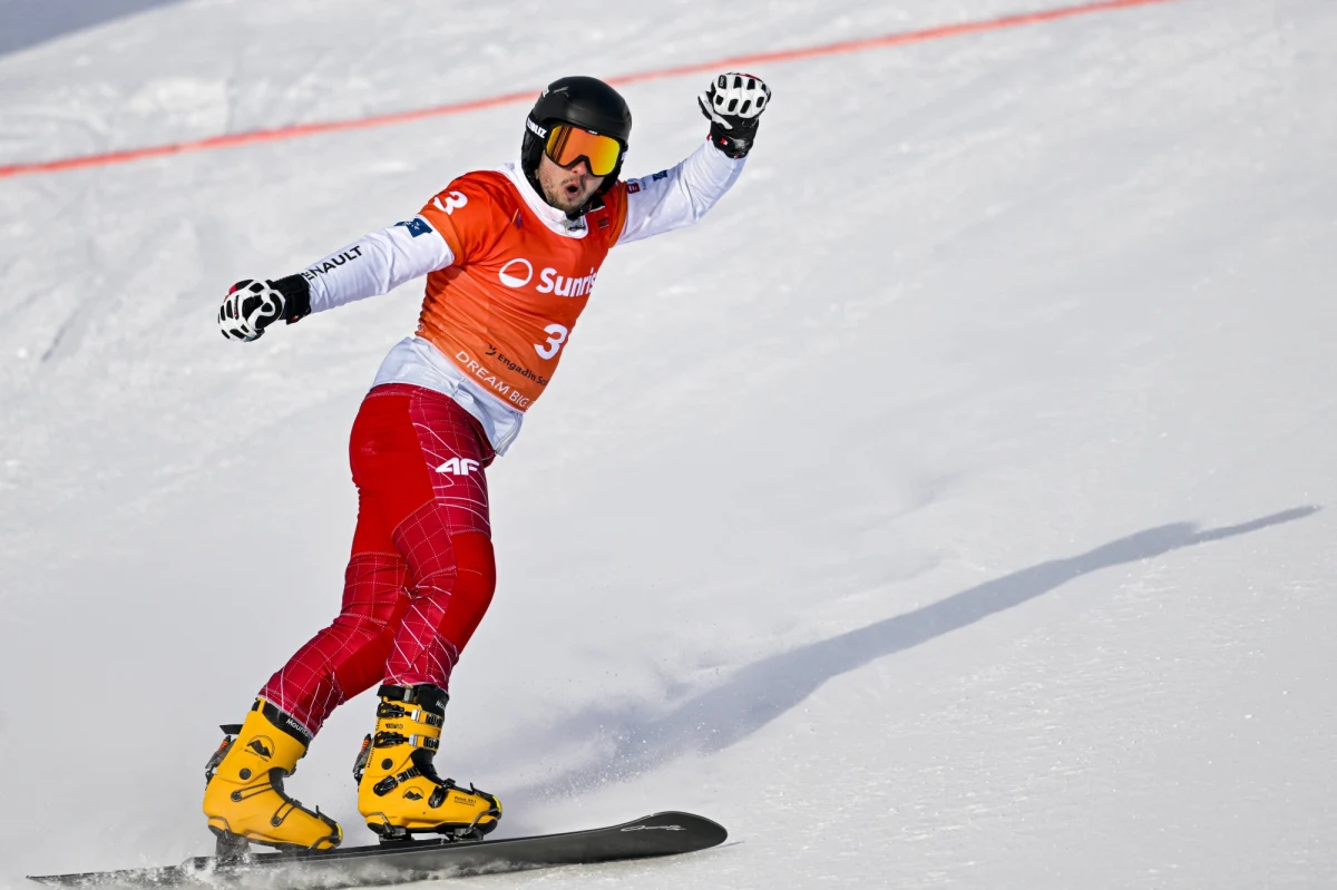Oskar Kwiatkowski wygrał rywalizację w slalomie gigancie równoległym i zdobył w gruzińskim Bakuriani złoty medal mistrzostw świata w snowboardzie. Kilka minut wcześniej w wyścigu o trzecie miejsce triumfowała Aleksandra Król.