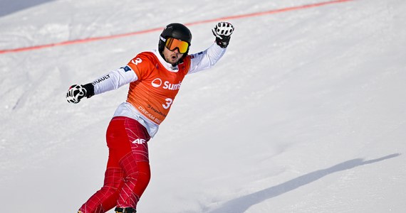 Oskar Kwiatkowski wygrał rywalizację w slalomie gigancie równoległym i zdobył w gruzińskim Bakuriani złoty medal mistrzostw świata w snowboardzie. Kilka minut wcześniej w wyścigu o trzecie miejsce triumfowała Aleksandra Król.