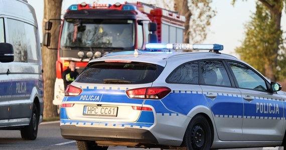 Jedna osoba zginęła, a trzy zostały ranne w wypadku dwóch samochodów osobowych na drodze krajowej nr 3 w Wojcieszycach w województwie dolnośląskim. Trasa była zablokowana, ale jest już przejezdna.