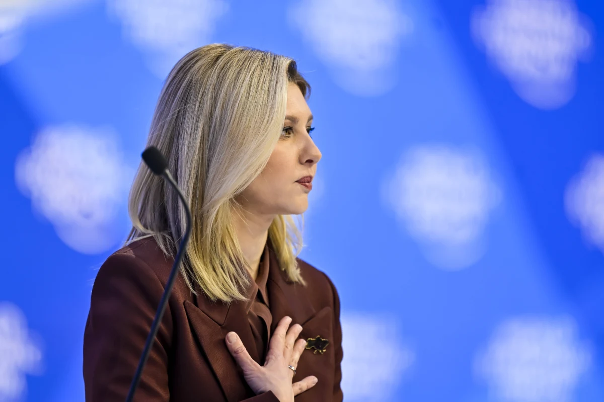 "Do obrony potrzebujesz broni; jeśli jej nie masz - giniesz" - powiedziała w niedzielę pierwsza dama Ukrainy Ołena Zełenska w wywiadzie dla południowokoreańskiej telewizji Channel A.