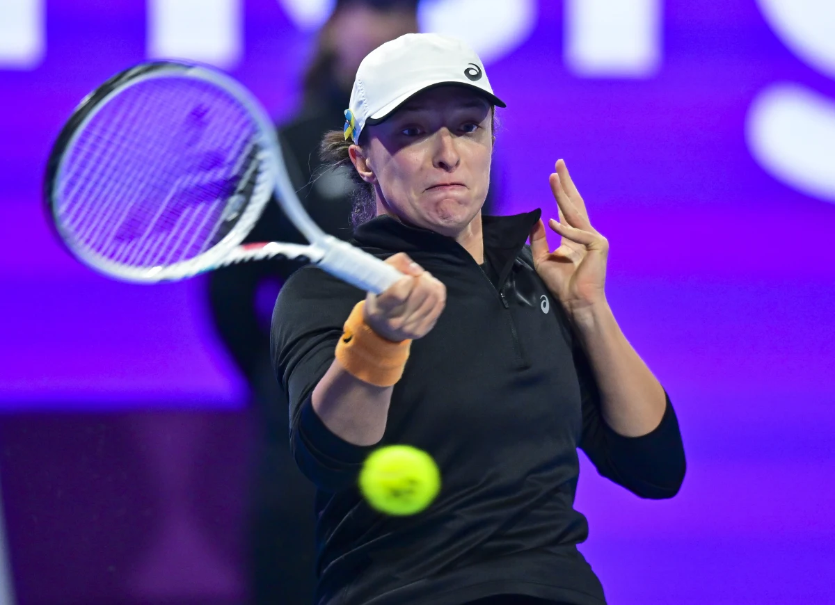 Iga Świątek nadal pewnie prowadzi w światowym rankingu tenisistek. Za Polką sklasyfikowane są Białorusinka Aryna Sabalenka i Amerykanka Jessica Pegula. Magda Linette utrzymała najwyższą w karierze 21. pozycję.