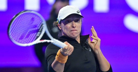 Iga Świątek nadal pewnie prowadzi w światowym rankingu tenisistek. Za Polką sklasyfikowane są Białorusinka Aryna Sabalenka i Amerykanka Jessica Pegula. Magda Linette utrzymała najwyższą w karierze 21. pozycję.