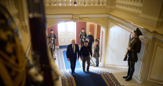 Widoczny pokaz wsparcia amerykańskiego, dowód determinacji USA we wsparciu Ukrainy i odwaga amerykańskiego prezydenta - to niektóre z ważnych komentarzy, dotyczących niespodziewanej wizyty Joe Bidena w Kijowie. Wizyta amerykańskiego prezydenta do końca przygotowywana była w ścisłej tajemnicy.