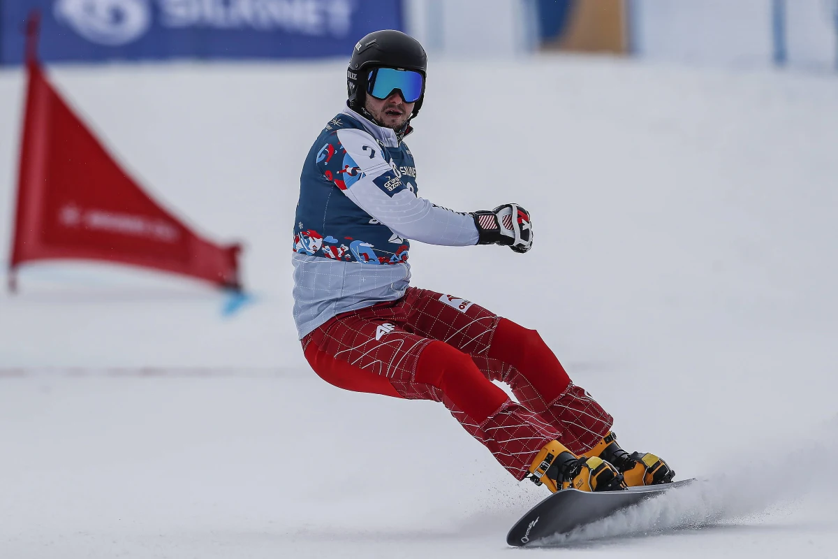 Oskar Kwiatkowski wygrał rywalizację w slalomie gigancie równoległym i zdobył w gruzińskim Bakuriani złoty medal mistrzostw świata. Kilka minut wcześniej w wyścigu o trzecie miejsce triumfowała Aleksandra Król. To był naprawdę udany czas dla polskiego snowboardu, o którym Krzysztof Urbaniak rozmawiał z Jagną Marczułajtis-Walczak, czternastokrotna złota medalistka mistrzostw Polski w snowboardzie, mistrzyni i wicemistrzyni Europy, a także trzykrotna uczestniczka igrzysk olimpijskich. 